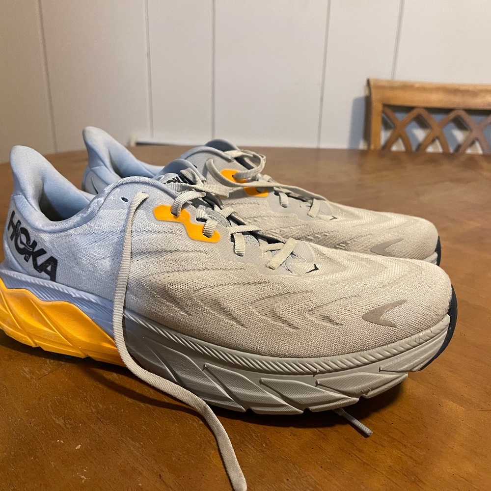 Hoka Arahi 6